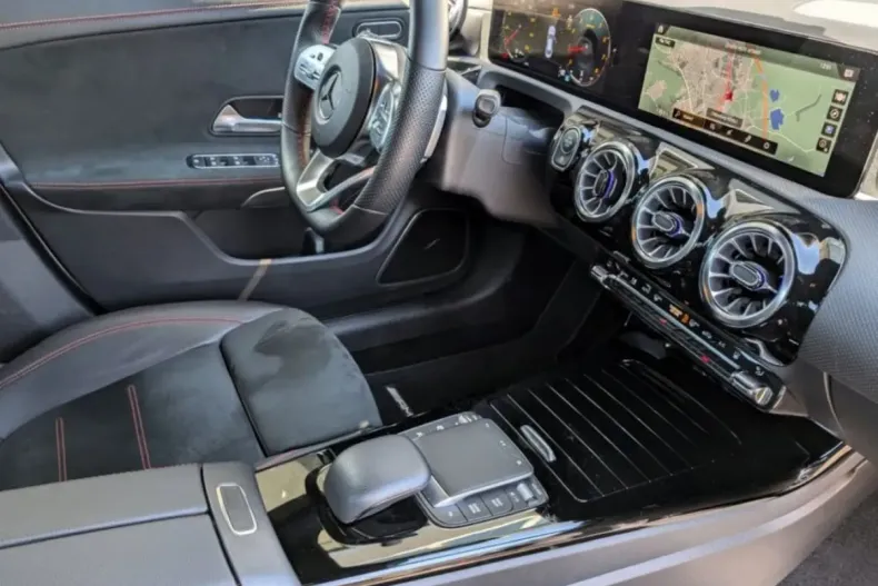 Mercedes-Benz CLA 180 din 2023 cu 25.946 km - oferta MER161771 - foto 15