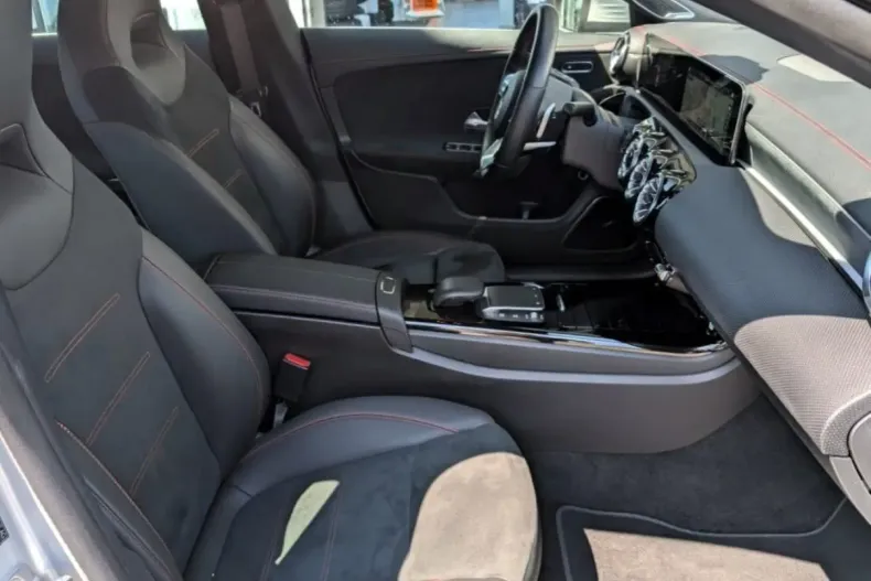 Mercedes-Benz CLA 180 din 2023 cu 25.946 km - oferta MER161771 - foto 17