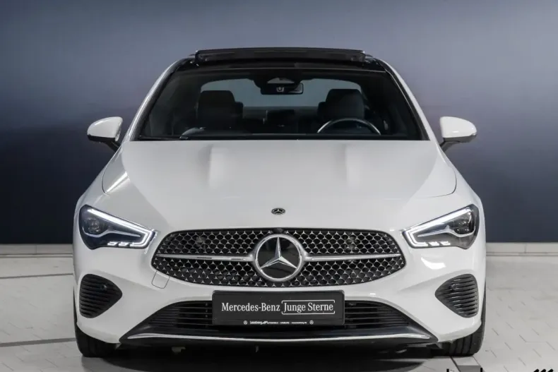 Mercedes-Benz CLA 180 din 2024 cu 3.644 km - oferta MER161772 - foto 1