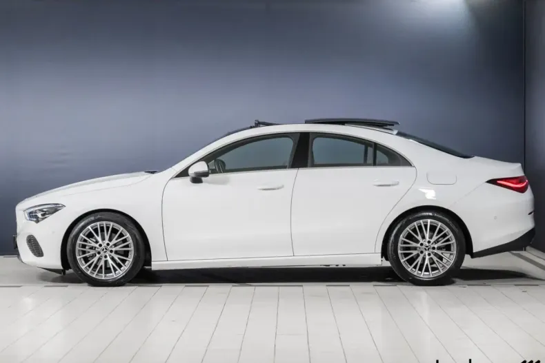 Mercedes-Benz CLA 180 din 2024 cu 3.644 km - oferta MER161772 - foto 3