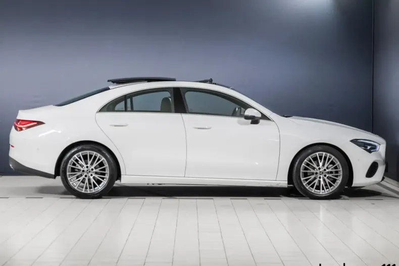 Mercedes-Benz CLA 180 din 2024 cu 3.644 km - oferta MER161772 - foto 4