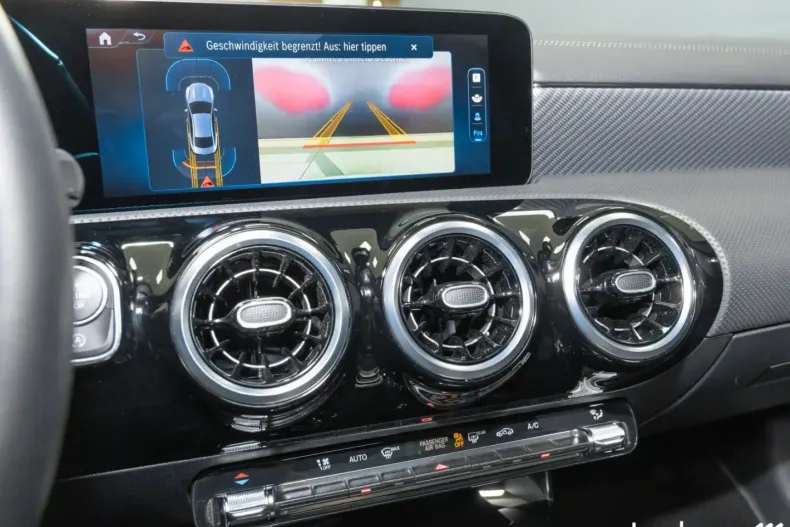 Mercedes-Benz CLA 180 din 2024 cu 3.644 km - oferta MER161772 - foto 18