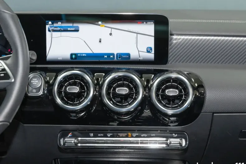 Mercedes-Benz CLA 180 din 2024 cu 3.644 km - oferta MER161772 - foto 19