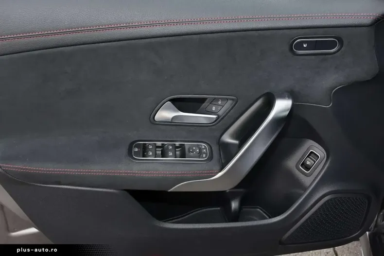 Mercedes-Benz CLA 180 din 2024 cu 25.480 km - oferta MER161773 - foto 11