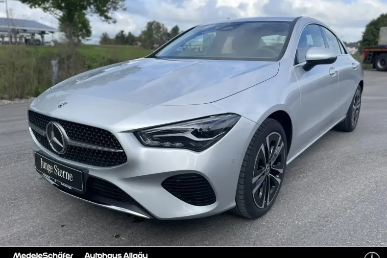 Mercedes-Benz CLA 200 din 2023 cu 3.779 km - oferta MER161774 - foto 1