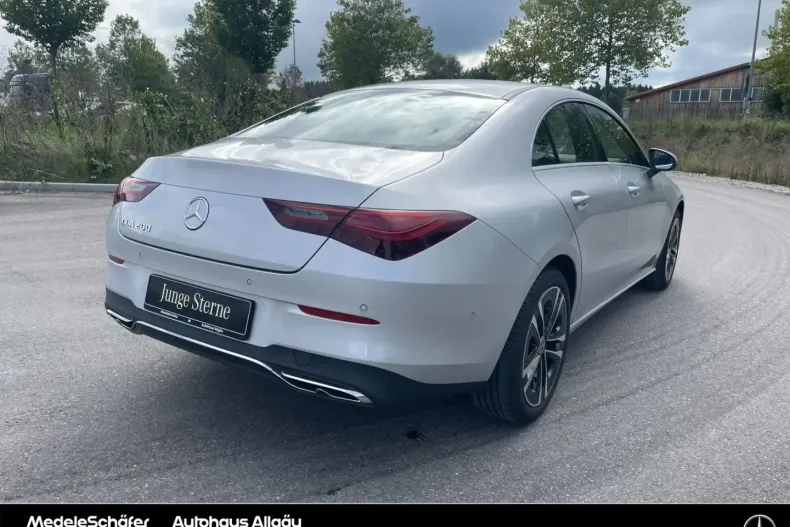 Mercedes-Benz CLA 200 din 2023 cu 3.779 km - oferta MER161774 - foto 3