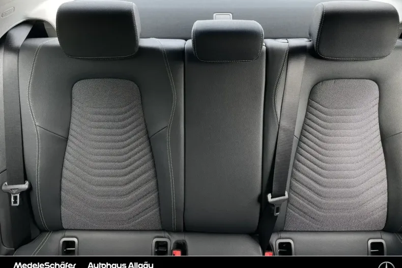 Mercedes-Benz CLA 200 din 2023 cu 3.779 km - oferta MER161774 - foto 5