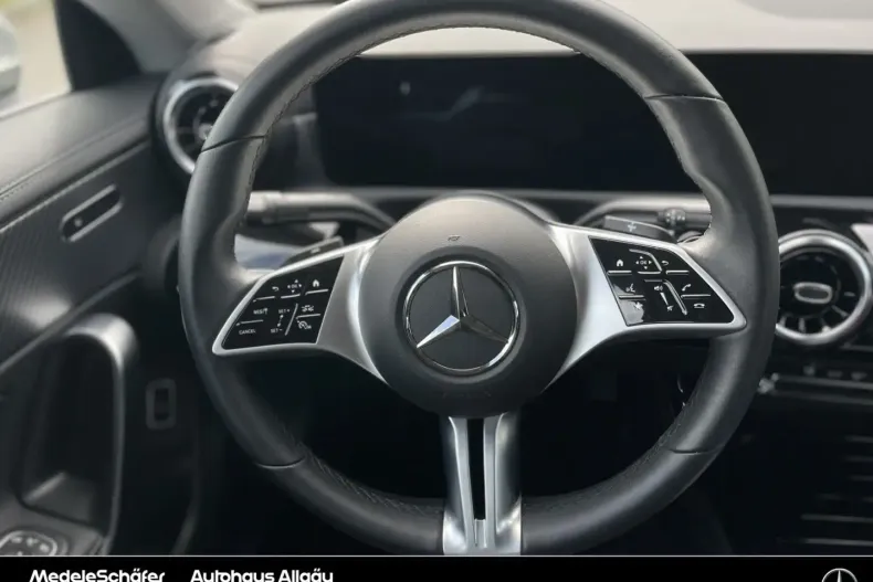 Mercedes-Benz CLA 200 din 2023 cu 3.779 km - oferta MER161774 - foto 8