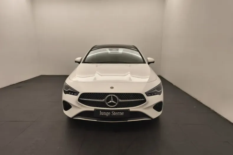 Mercedes-Benz CLA 180 din 2024 cu 11.231 km - oferta MER161775 - foto 1