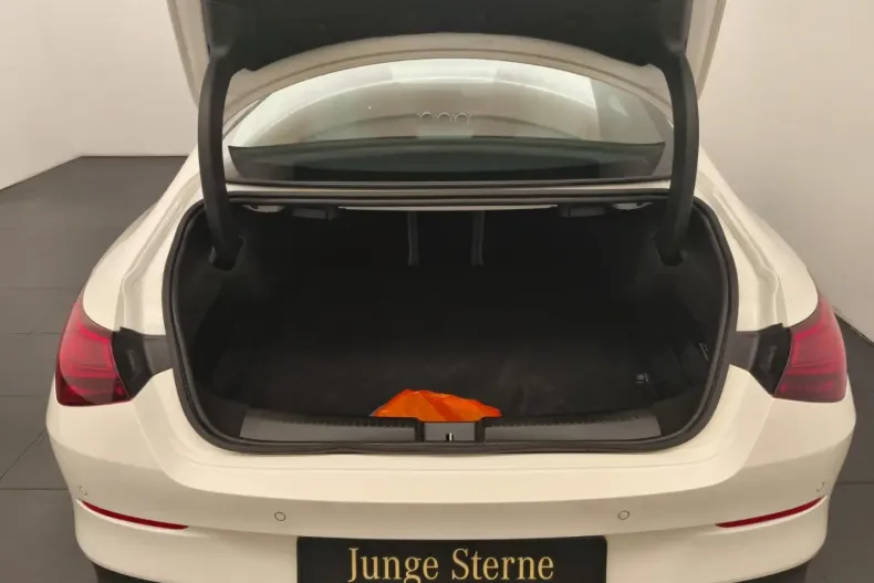 Mercedes-Benz CLA 180 din 2024 cu 11.231 km - oferta MER161775 - foto 8