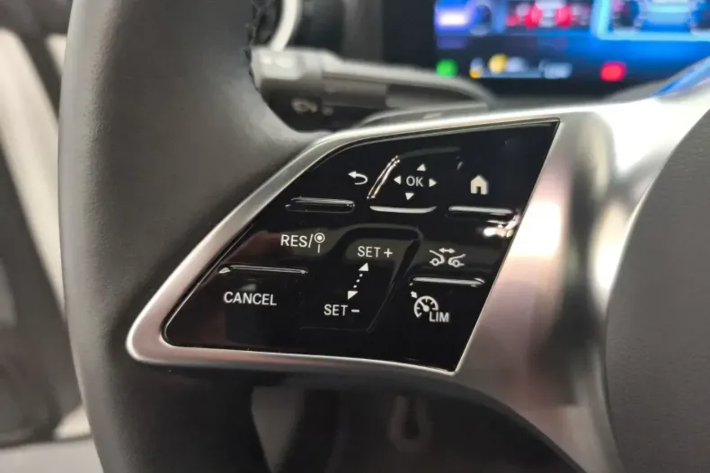 Mercedes-Benz CLA 180 din 2024 cu 11.231 km - oferta MER161775 - foto 15