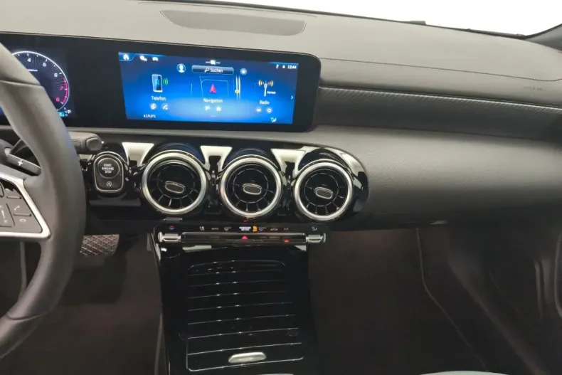 Mercedes-Benz CLA 180 din 2024 cu 11.231 km - oferta MER161775 - foto 16