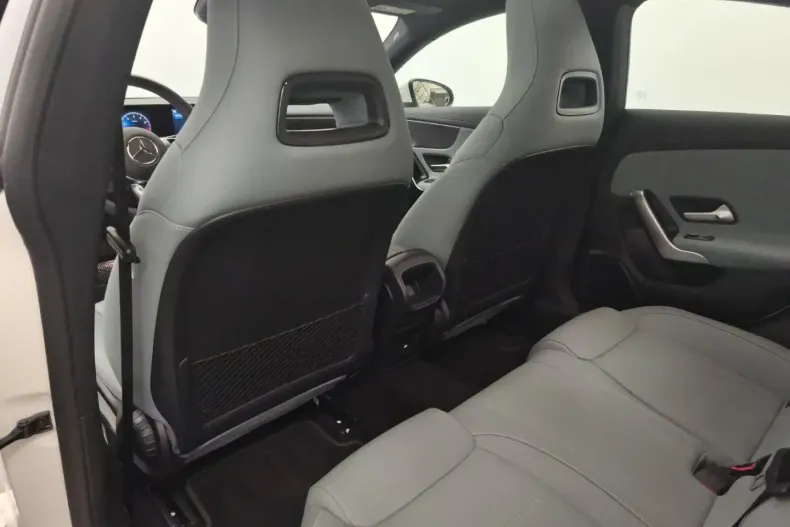 Mercedes-Benz CLA 180 din 2024 cu 11.231 km - oferta MER161775 - foto 19