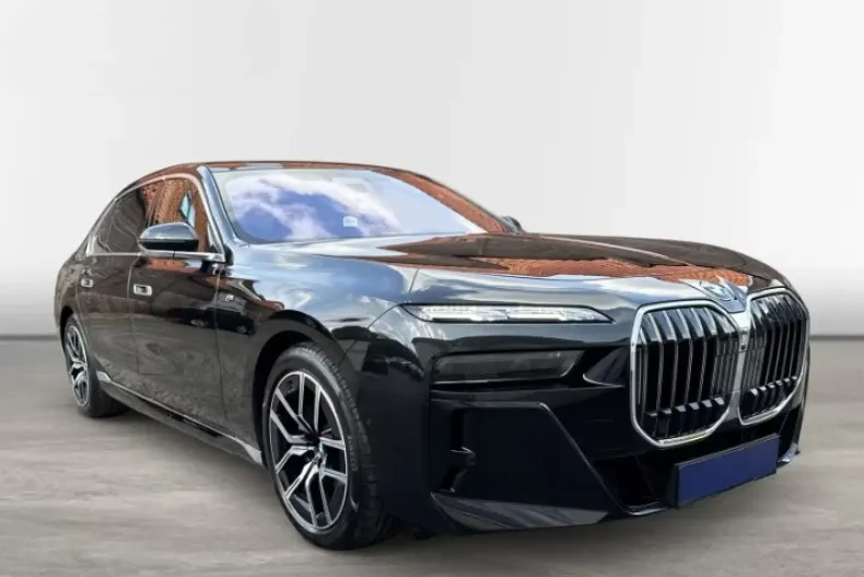 BMW 740 din 2024 cu 4.900 km - oferta BMW161784 - foto 1