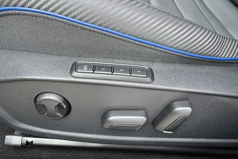 Volkswagen Golf din 2024 cu 9.995 km - oferta VOL161797 - foto 9