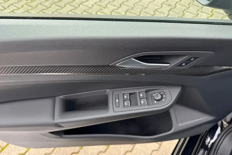 Volkswagen Golf din 2024 cu 9.995 km - oferta VOL161797 - foto 24