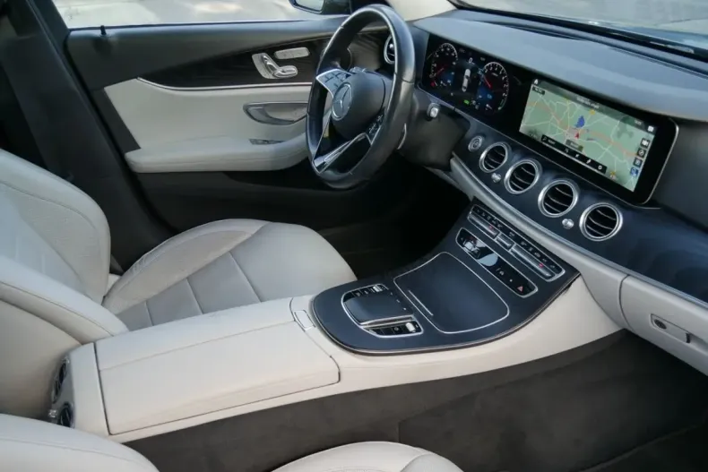 Mercedes-Benz E 300 din 2020 cu 95.249 km - oferta MER161803 - foto 3