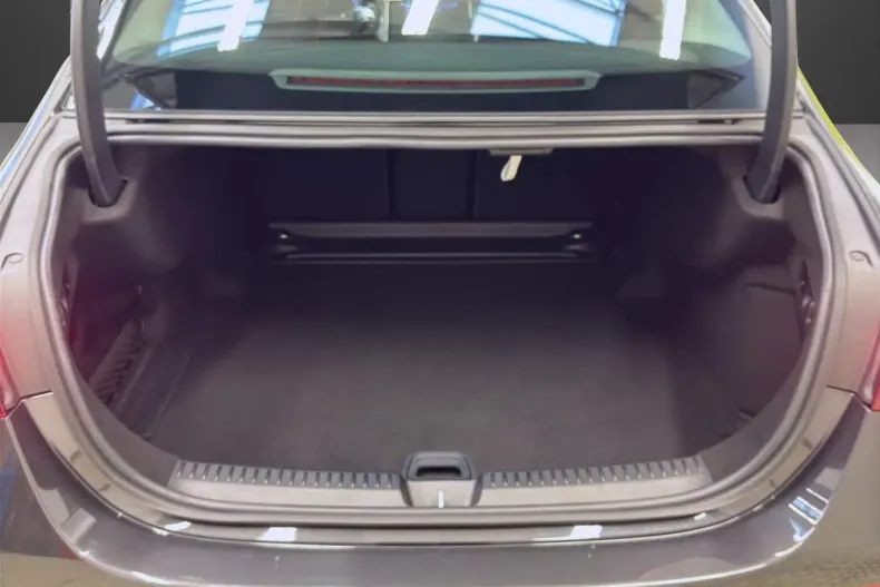 Mercedes-Benz E 200 din 2024 cu 22.627 km - oferta MER161818 - foto 11