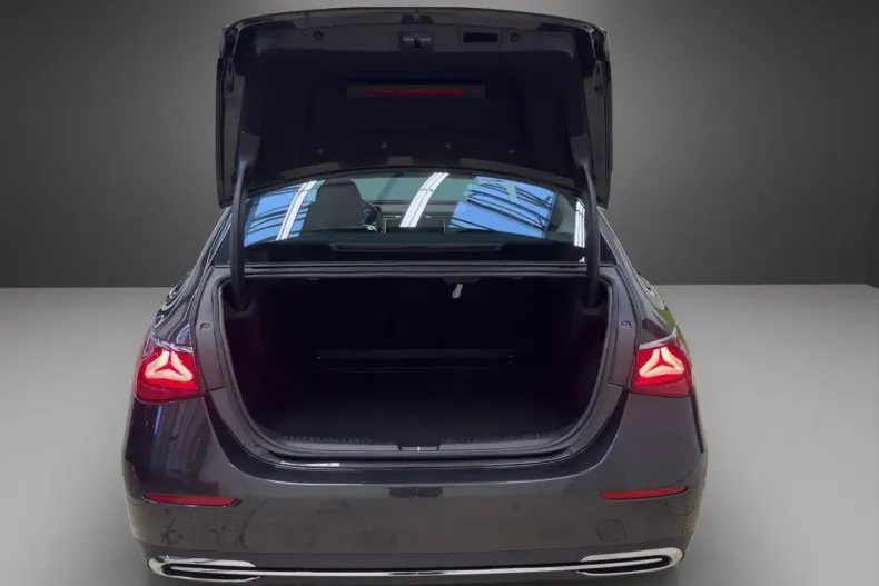 Mercedes-Benz E 200 din 2024 cu 22.627 km - oferta MER161818 - foto 12