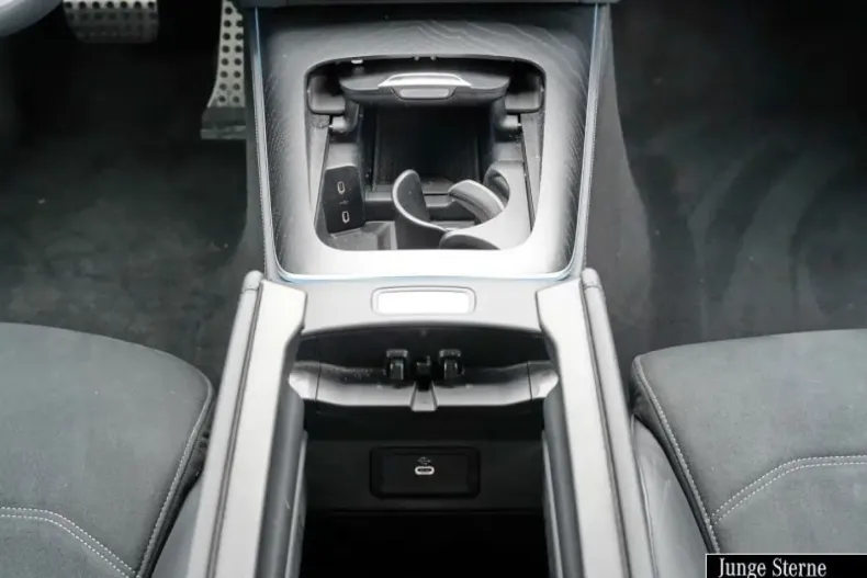 Mercedes-Benz E 200 din 2024 cu 44.101 km - oferta MER161820 - foto 11