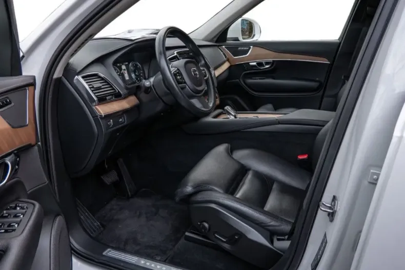 Volvo XC90 din 2021 cu 84.800 km - oferta VOL161830 - foto 4