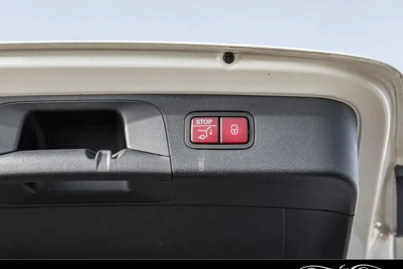 Mercedes-Benz GLC 300 din 2021 cu 52.500 km - oferta MER161832 - foto 7