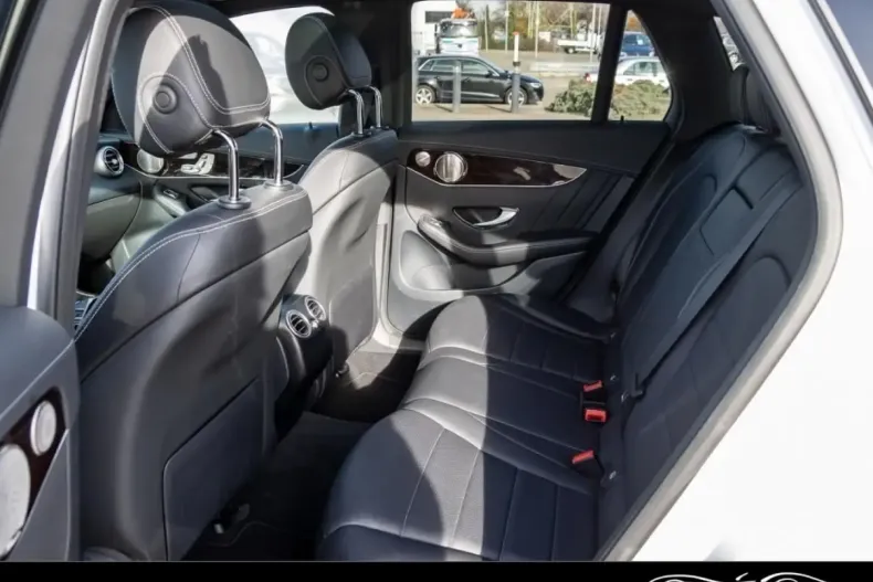 Mercedes-Benz GLC 300 din 2021 cu 52.500 km - oferta MER161832 - foto 11