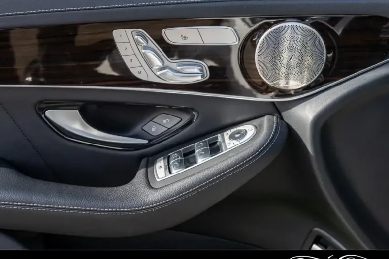 Mercedes-Benz GLC 300 din 2021 cu 52.500 km - oferta MER161832 - foto 16