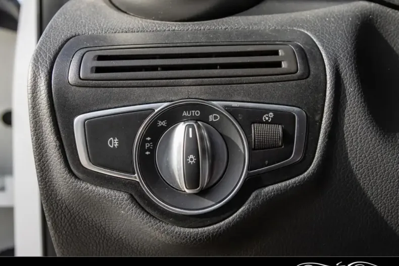 Mercedes-Benz GLC 300 din 2021 cu 52.500 km - oferta MER161832 - foto 18