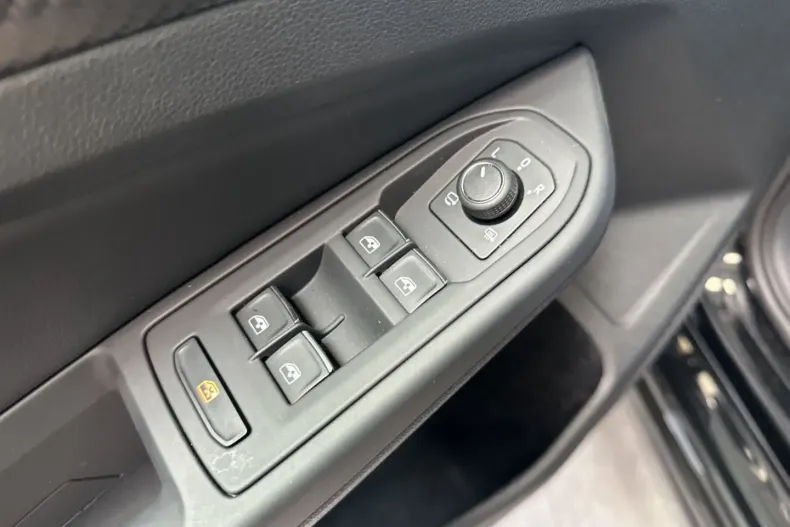 Volkswagen Golf din 2024 cu 14.900 km - oferta VOL161835 - foto 11