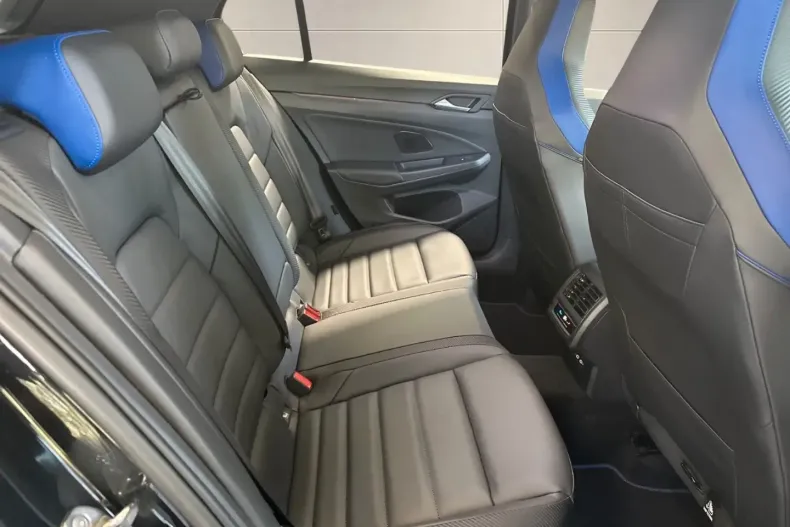 Volkswagen Golf din 2024 cu 14.900 km - oferta VOL161835 - foto 22