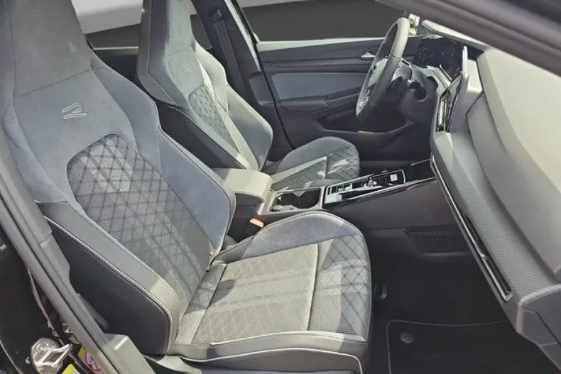 Volkswagen Golf din 2024 cu 11.110 km - oferta VOL161836 - foto 6