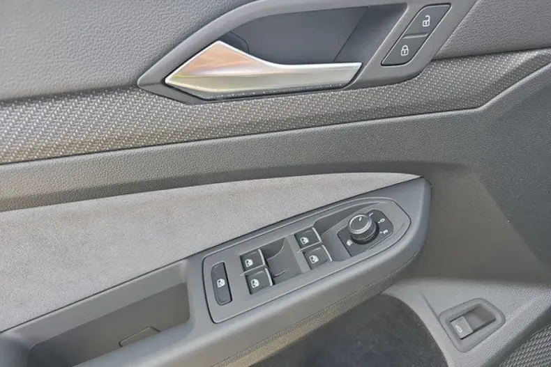 Volkswagen Golf din 2024 cu 11.110 km - oferta VOL161836 - foto 12