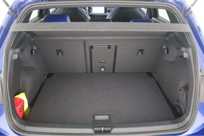 Volkswagen Golf din 2024 cu 4.244 km - oferta VOL161838 - foto 11