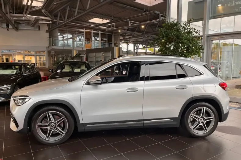 Mercedes-Benz GLA 250 din 2021 cu 49.900 km - oferta MER161842 - foto 4