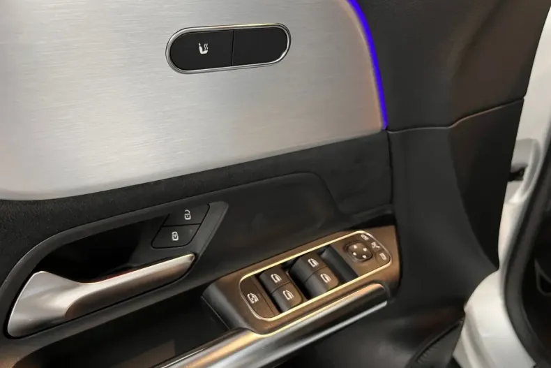 Mercedes-Benz GLA 250 din 2021 cu 49.900 km - oferta MER161842 - foto 10