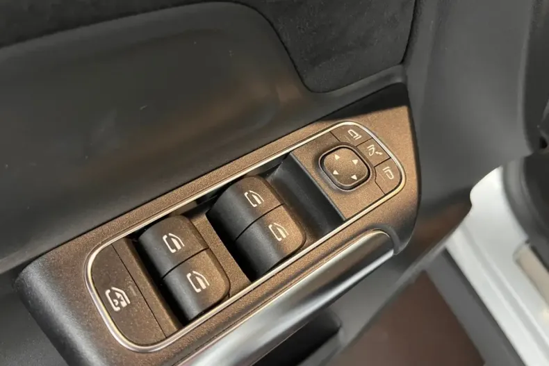 Mercedes-Benz GLA 250 din 2021 cu 49.900 km - oferta MER161842 - foto 11