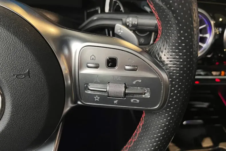 Mercedes-Benz GLA 250 din 2021 cu 49.900 km - oferta MER161842 - foto 13