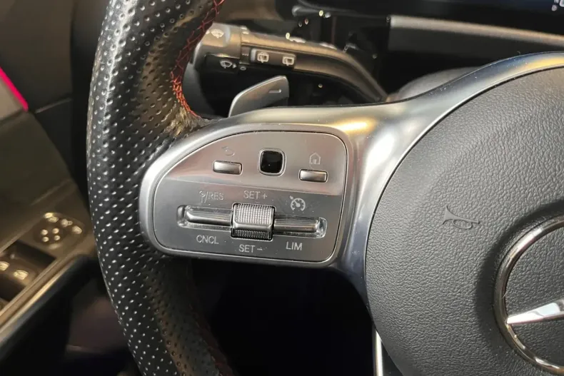 Mercedes-Benz GLA 250 din 2021 cu 49.900 km - oferta MER161842 - foto 14