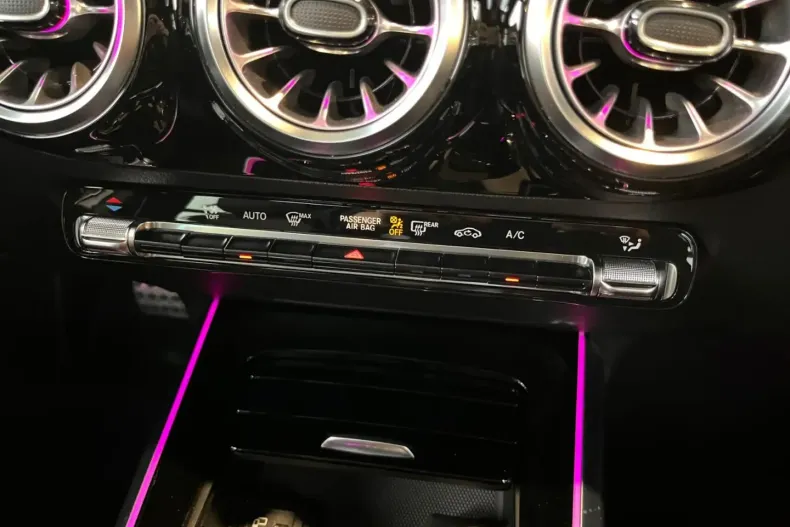 Mercedes-Benz GLA 250 din 2021 cu 49.900 km - oferta MER161842 - foto 19