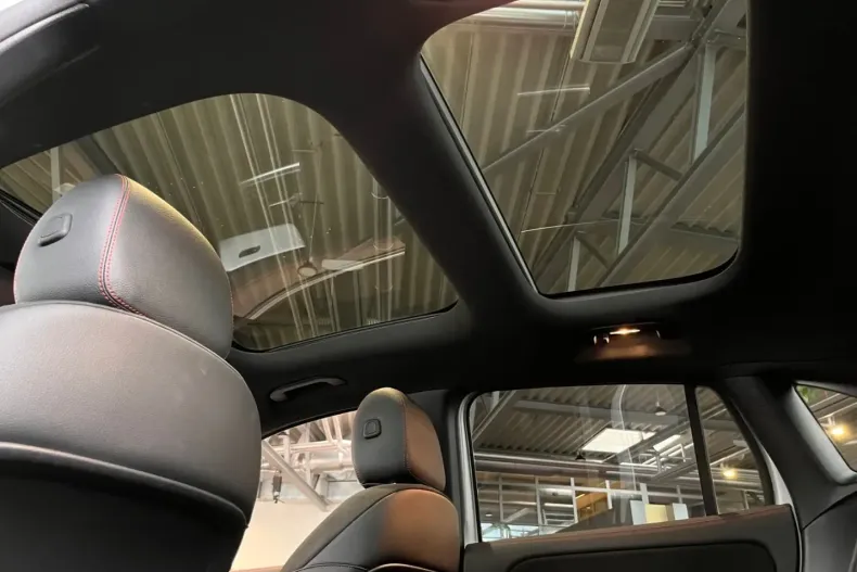 Mercedes-Benz GLA 250 din 2021 cu 49.900 km - oferta MER161842 - foto 22