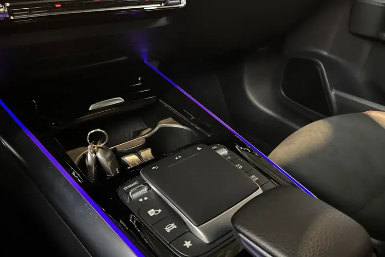 Mercedes-Benz GLA 250 din 2021 cu 49.900 km - oferta MER161842 - foto 26