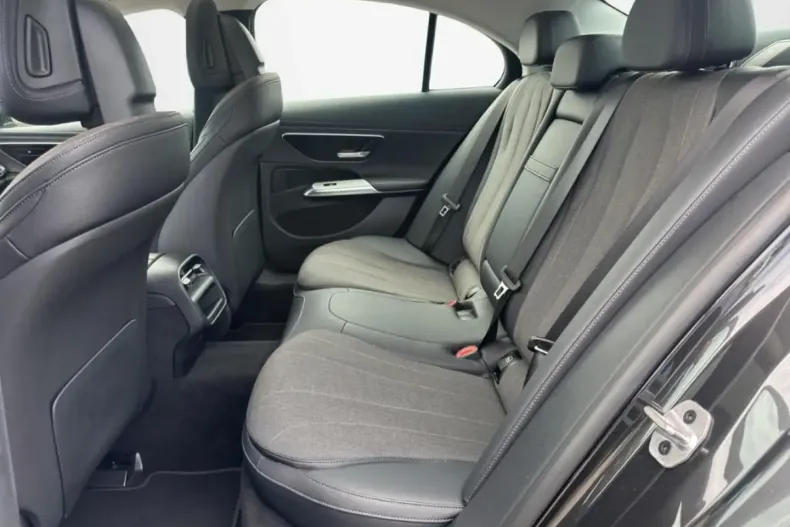 Mercedes-Benz E 200 din 2023 cu 52.397 km - oferta MER161846 - foto 10