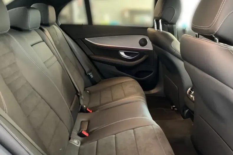 Mercedes-Benz E 200 din 2022 cu 47.144 km - oferta MER161851 - foto 10