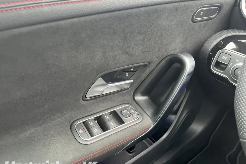 Mercedes-Benz CLA 200 din 2025 cu 9.450 km - oferta MER161873 - foto 11