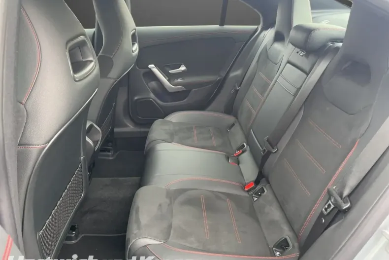 Mercedes-Benz CLA 200 din 2025 cu 9.450 km - oferta MER161873 - foto 13