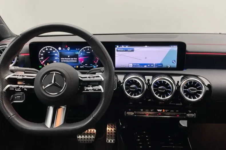 Mercedes-Benz CLA 180 din 2024 cu 6.417 km - oferta MER161876 - foto 7