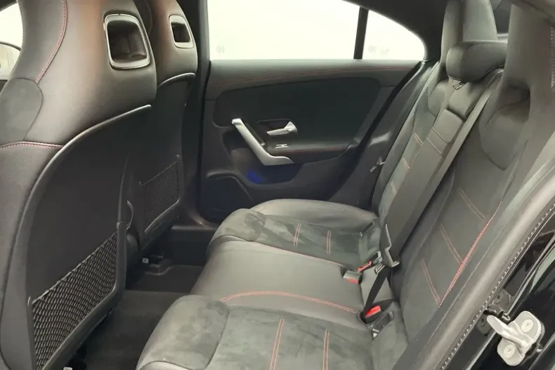 Mercedes-Benz CLA 180 din 2024 cu 6.417 km - oferta MER161876 - foto 10