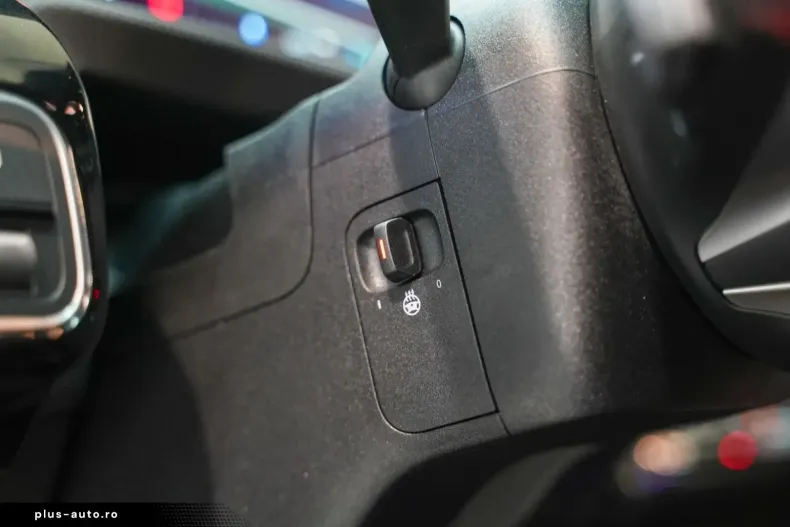 Mercedes-Benz CLA 180 din 2024 cu 13.200 km - oferta MER161877 - foto 33