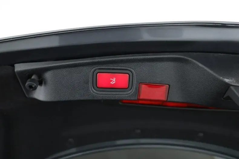 Mercedes-Benz C 220 din 2023 cu 81.714 km - oferta MER161893 - foto 25